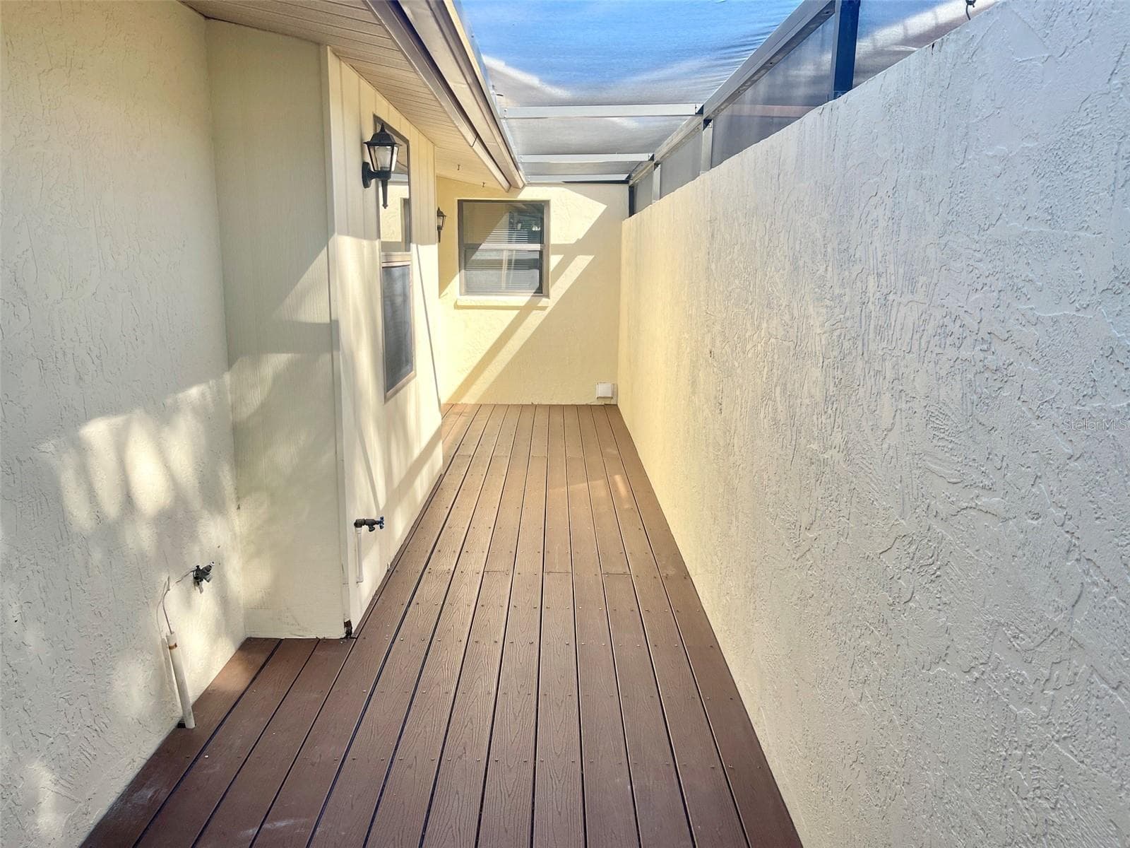 Newly Redone Decking in Courtyard - 137 DRIFTING SANDS DR, VENICE