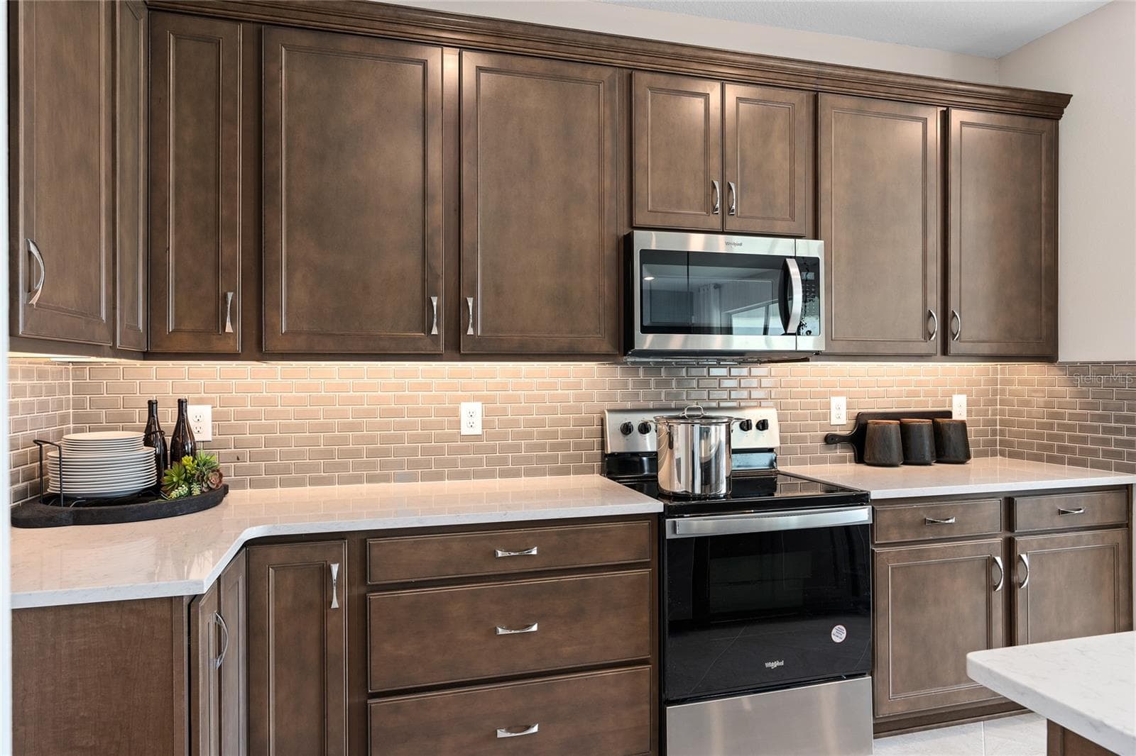 Model Home Design Only. Pictures and furnishings are for illustrative purposes only. Elevations, colors and options may vary. Furniture is for model home staging only. - 2514 SERENITY GARDEN DRIVE, KISSIMMEE