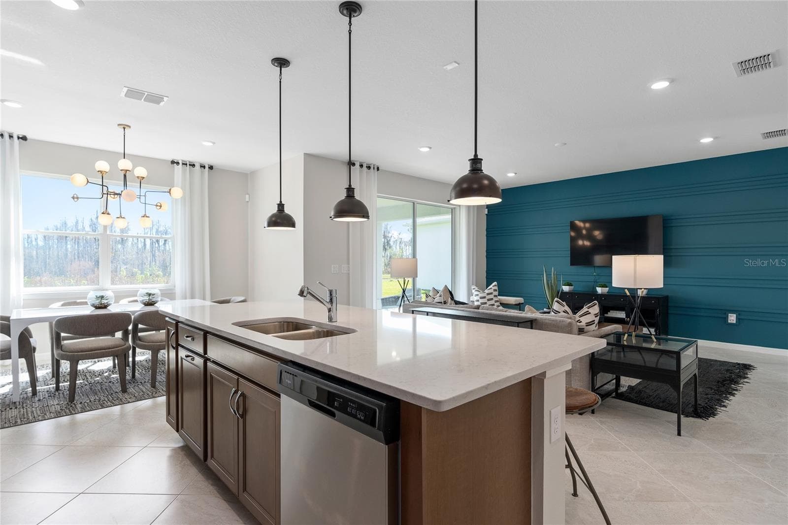 Model Home Design Only. Pictures and furnishings are for illustrative purposes only. Elevations, colors and options may vary. Furniture is for model home staging only. - 2514 SERENITY GARDEN DRIVE, KISSIMMEE