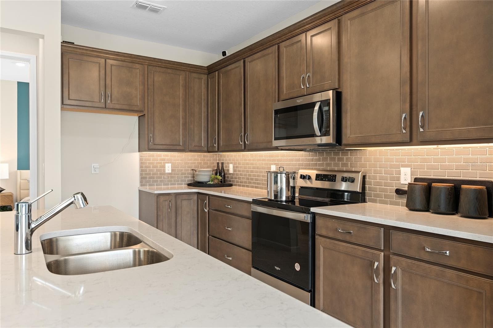 Model Home Design Only. Pictures and furnishings are for illustrative purposes only. Elevations, colors and options may vary. Furniture is for model home staging only. - 2514 SERENITY GARDEN DRIVE, KISSIMMEE