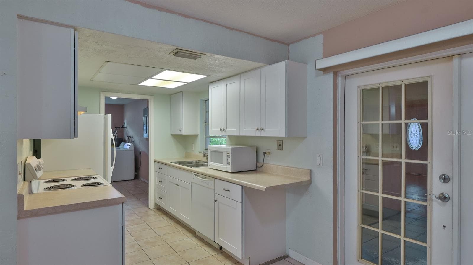 Single Family Residence at 2408 JUNIPER DR, EDGEWATER, photo 3 of 31