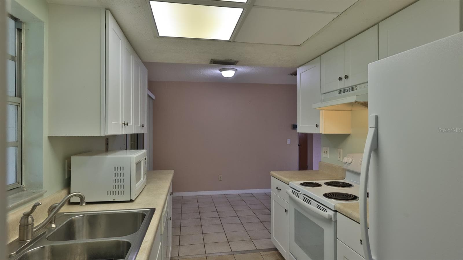 Single Family Residence at 2408 JUNIPER DR, EDGEWATER, photo 8 of 31