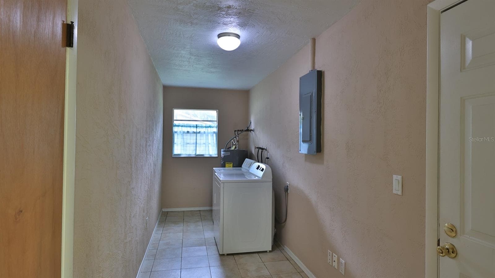 Single Family Residence at 2408 JUNIPER DR, EDGEWATER, photo 14 of 31