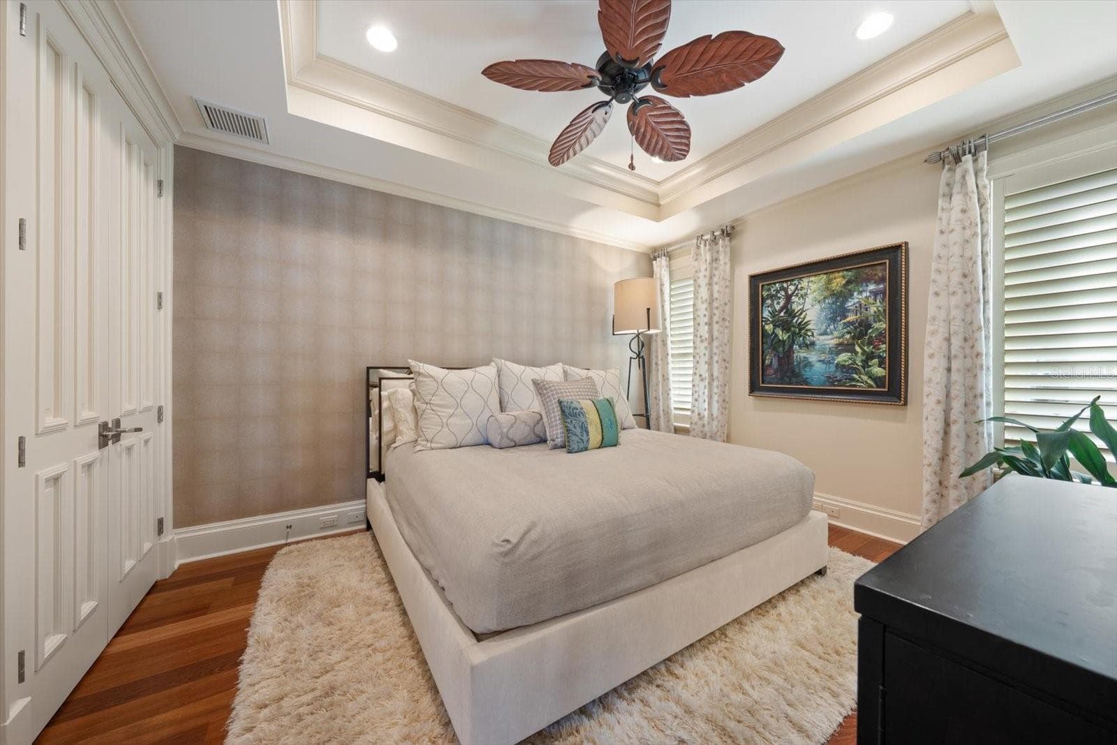 Downstairs Guest Bedroom with connecting full bathroom - 2056 COVE TRCE, PALM HARBOR