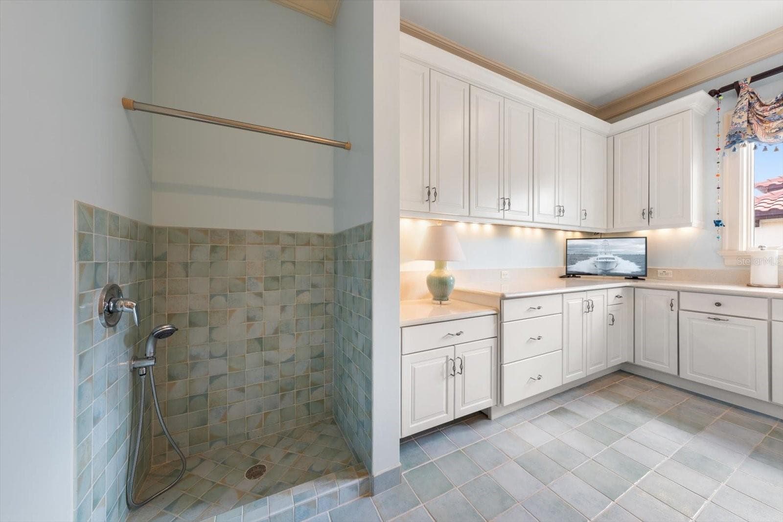 Dog Washing Station in Oversized Laundry Room! - 2056 COVE TRCE, PALM HARBOR