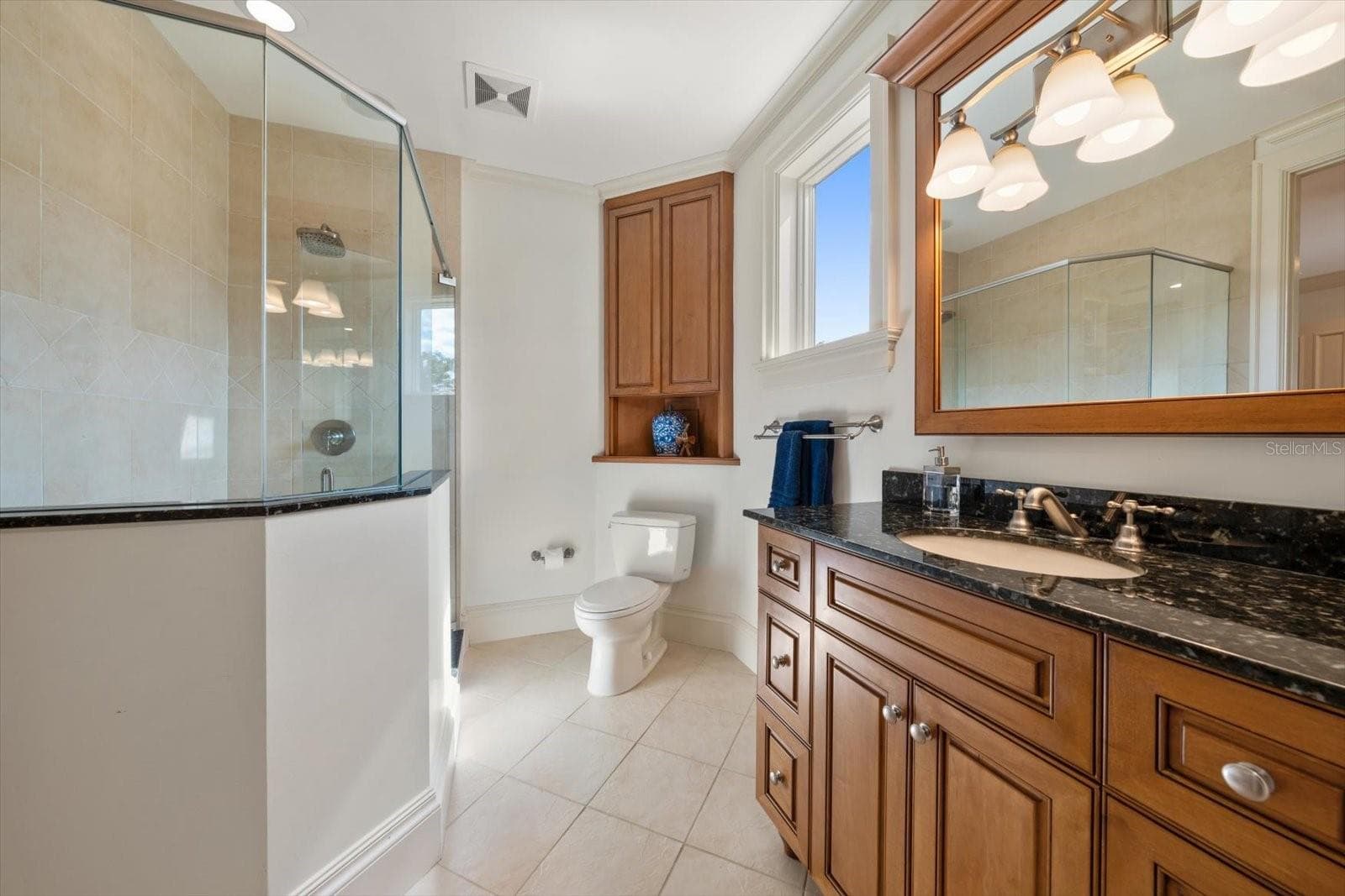 Full Bathroom connecting to Bedroom #5 - 2056 COVE TRCE, PALM HARBOR