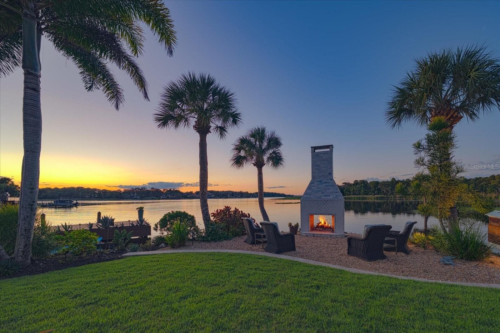 See-through wood-burning fireplace! - 2056 COVE TRCE, PALM HARBOR