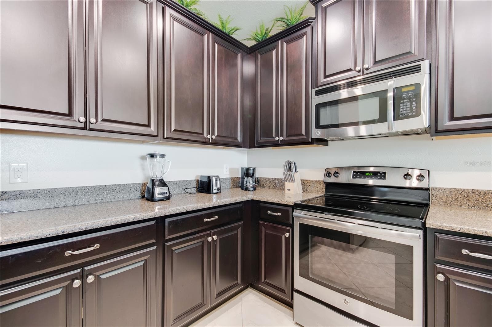 Condominium at 8944 AZALEA SANDS LN #APT, DAVENPORT, photo 8 of 36