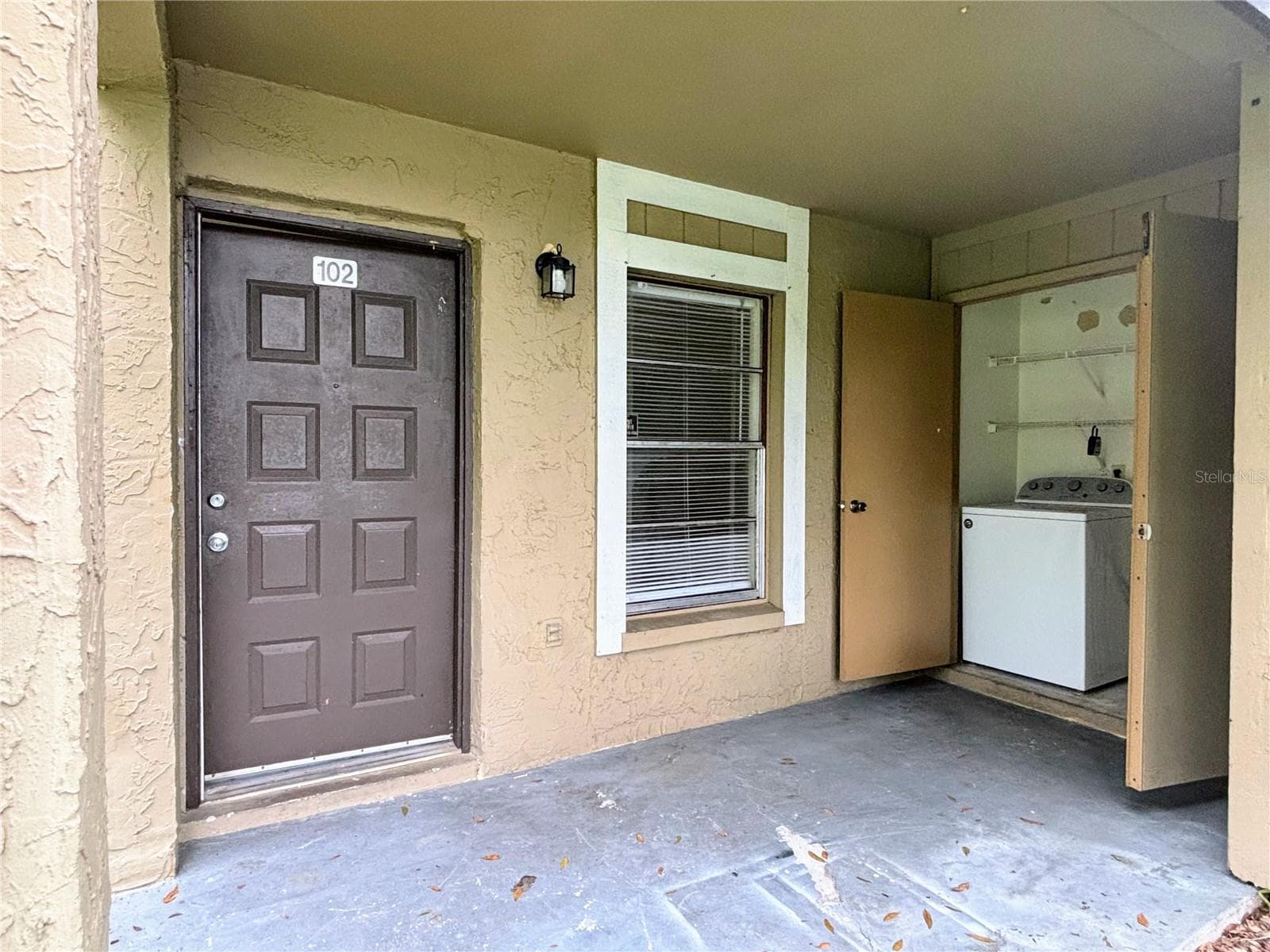 Front Entry / Laundry - 14417 HANGING MOSS CIR #102, TAMPA