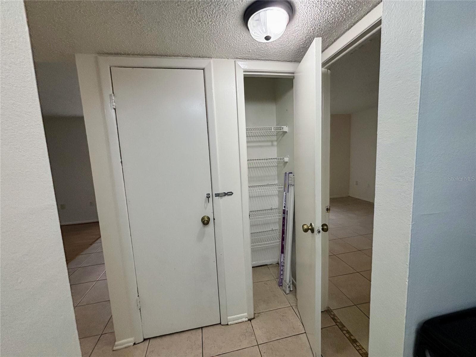 Pantry / Hall - 14417 HANGING MOSS CIR #102, TAMPA