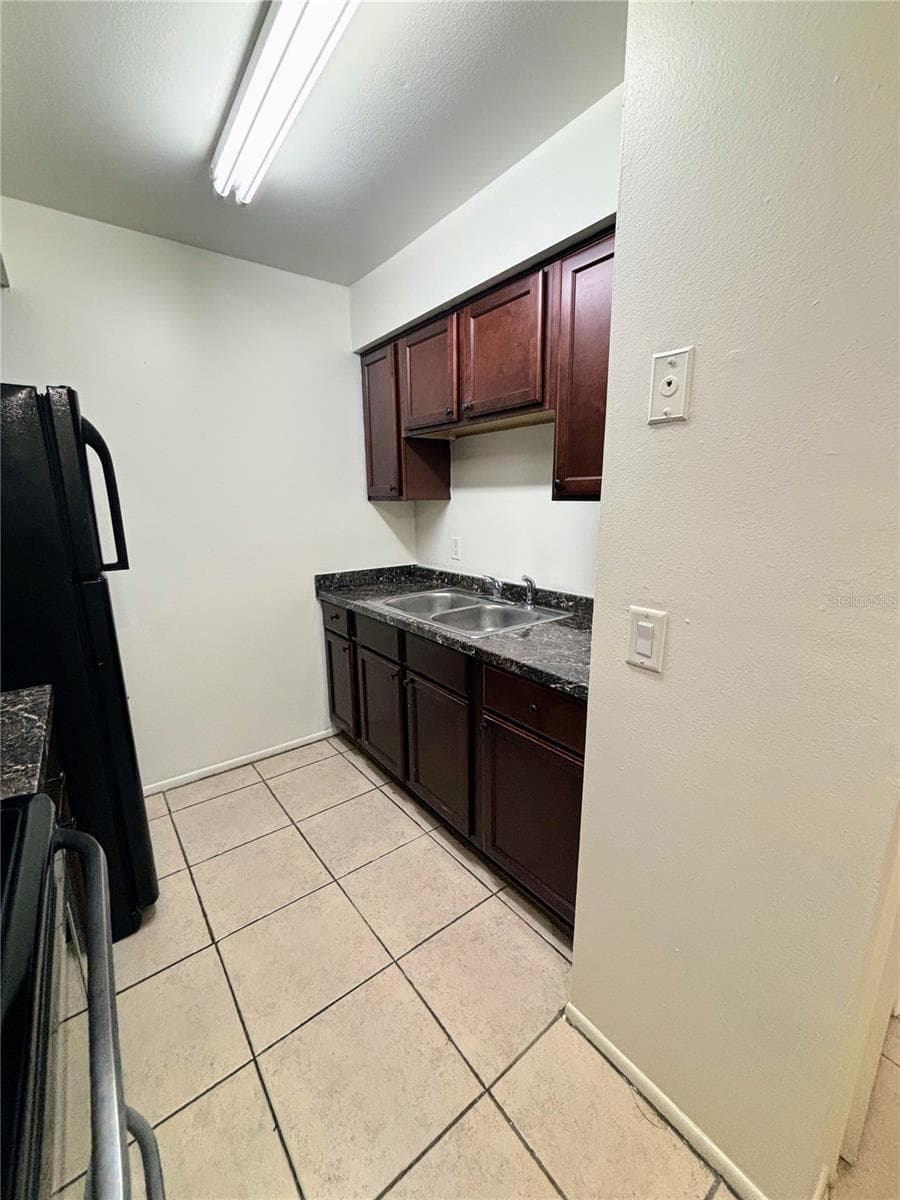 Kitchen Right - 14417 HANGING MOSS CIR #102, TAMPA