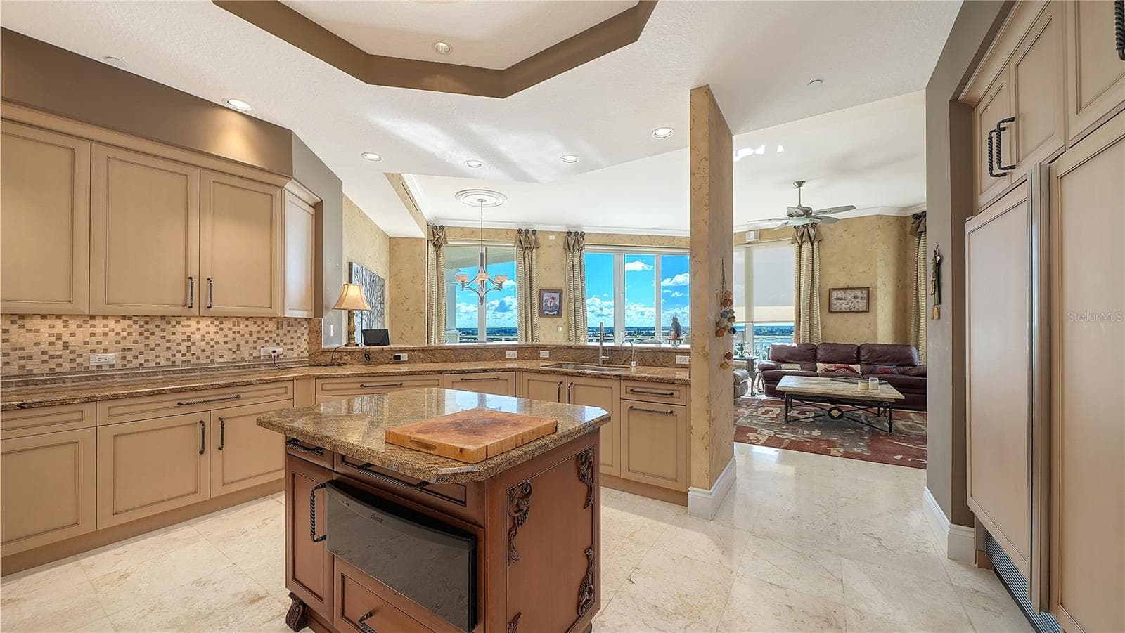 Condominium at 2050 BENJAMIN FRANKLIN DR #PH1102, SARASOTA, photo 24 of 58