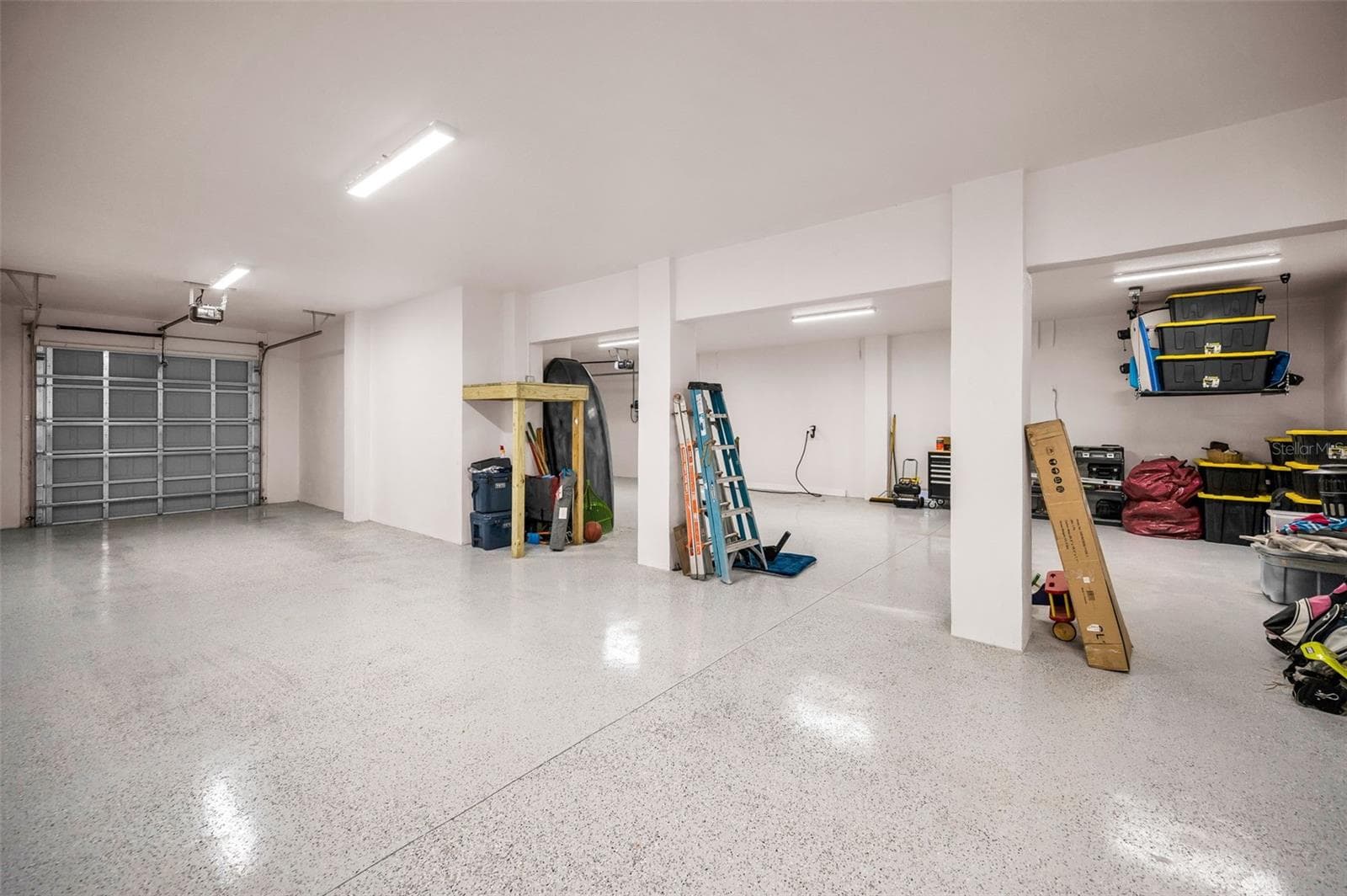 Huge garage - 5650 EGRETS PL, NEW PORT RICHEY