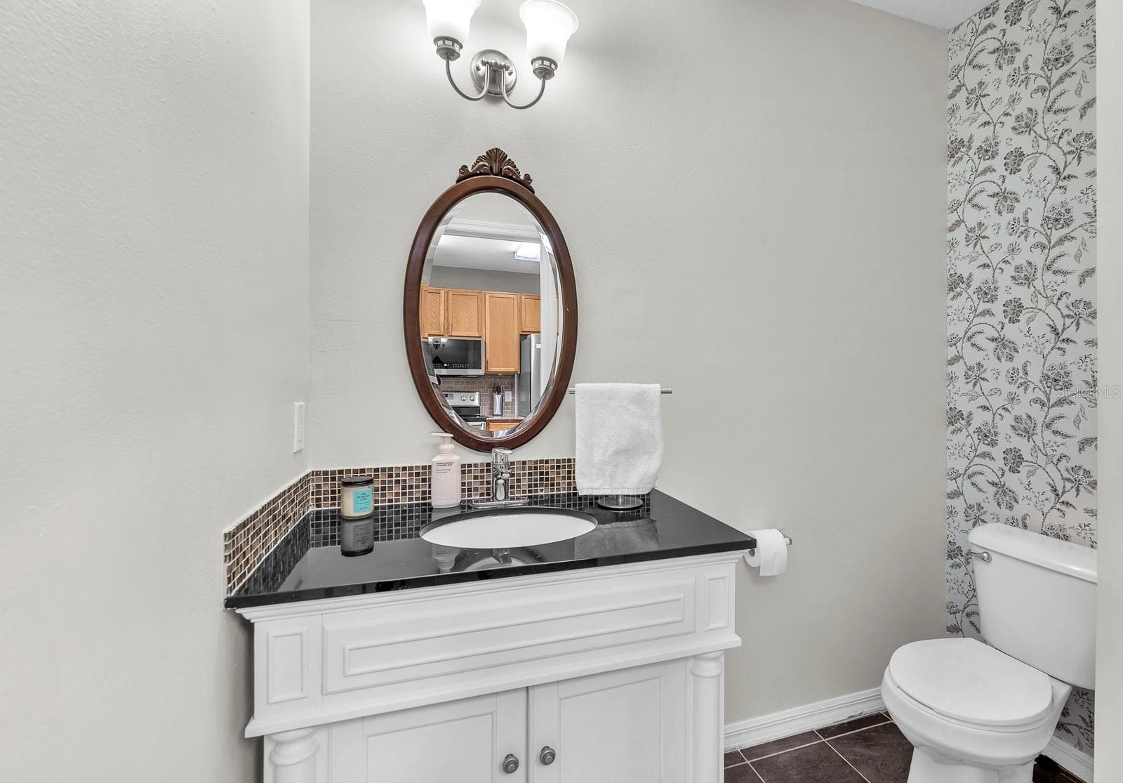 1st floor powder room - 5819 FISHHAWK RIDGE DR, LITHIA