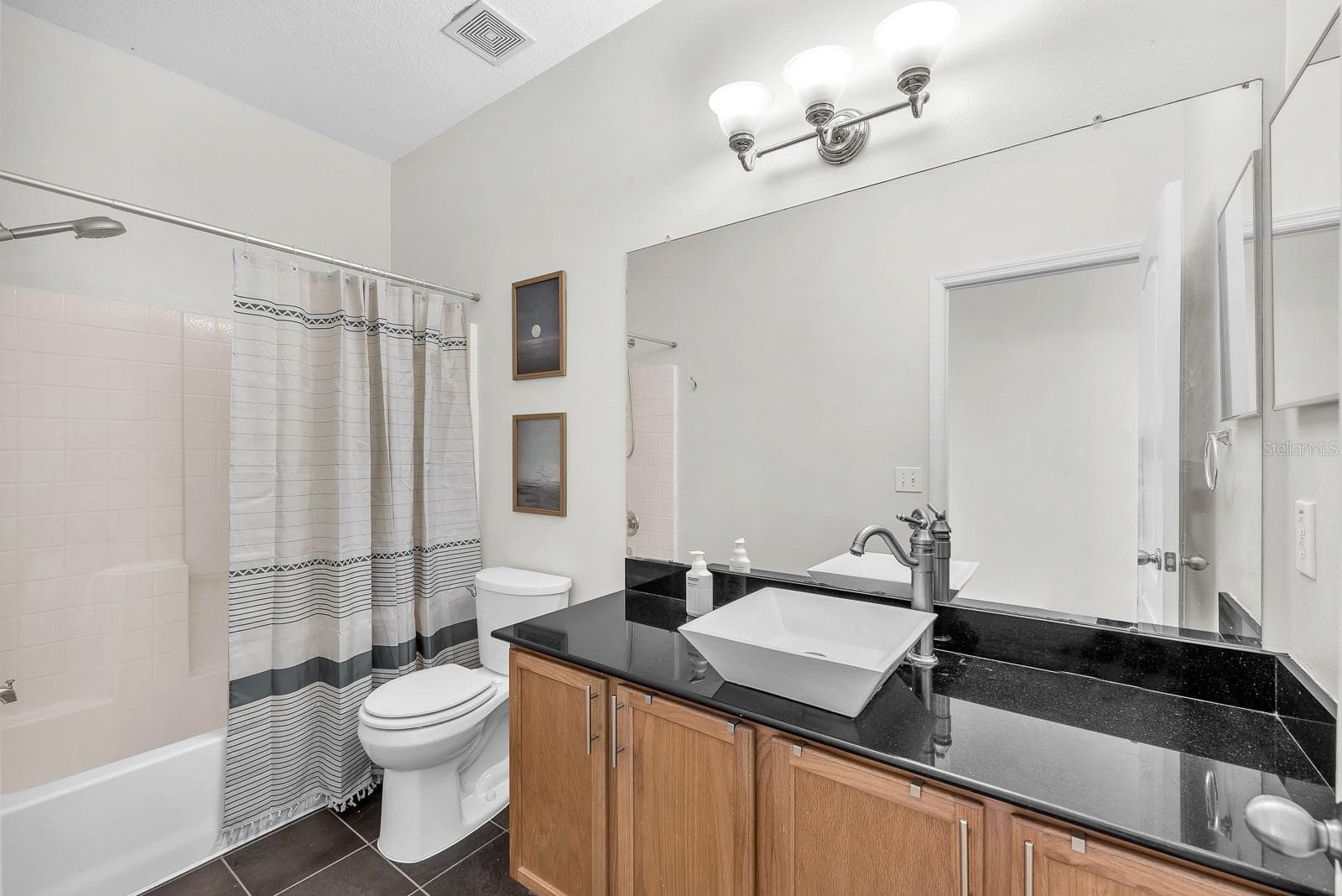 Full Bathroom 2 - 5819 FISHHAWK RIDGE DR, LITHIA