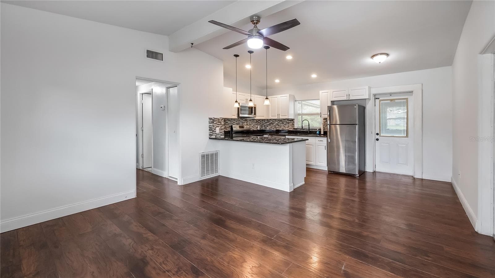 Living/Family room & Kitchen - 109 OAKLAND AVE, SANFORD