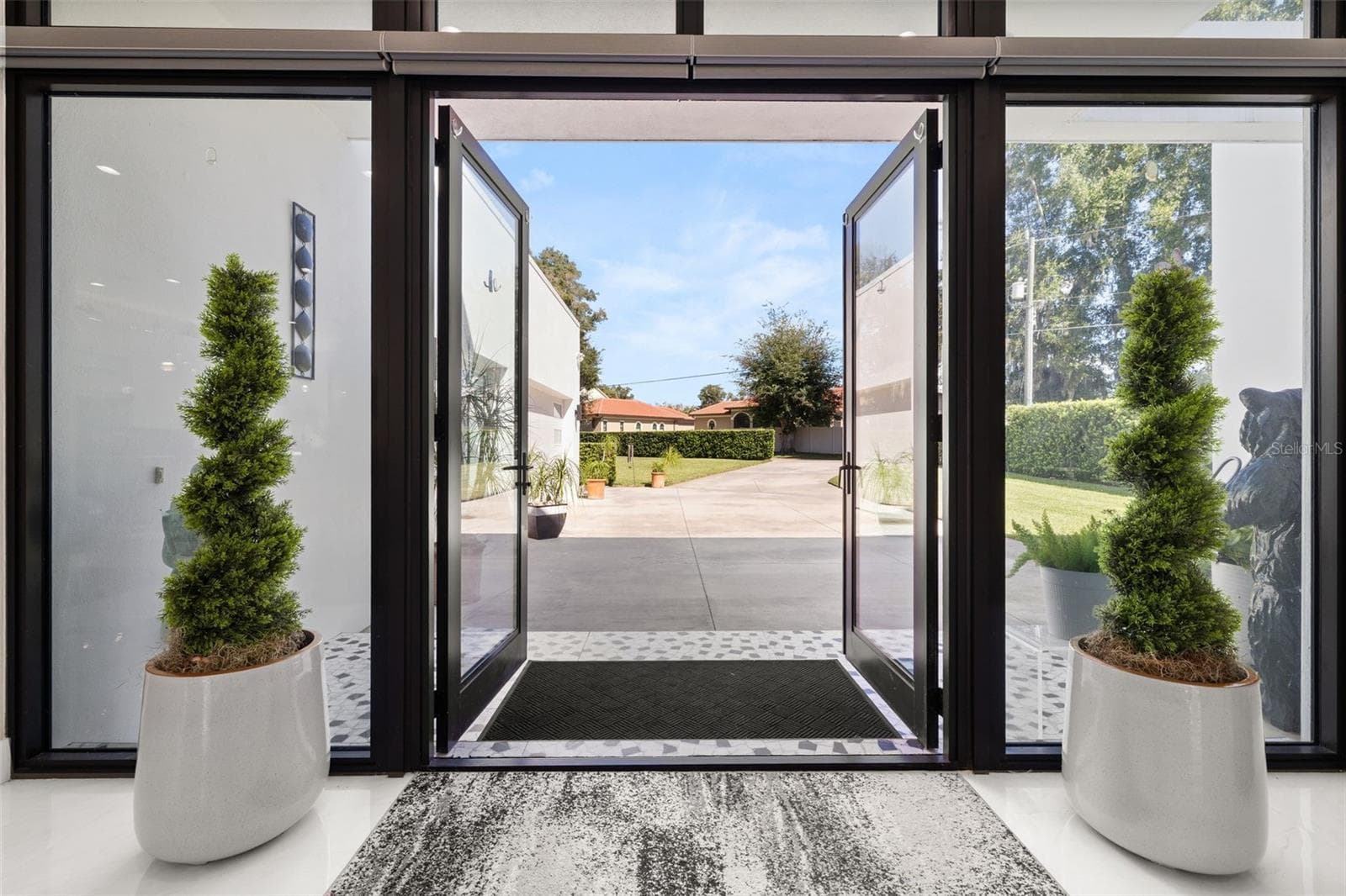 Huge entrance - 12620 S LAKE SAWYER LN, WINDERMERE