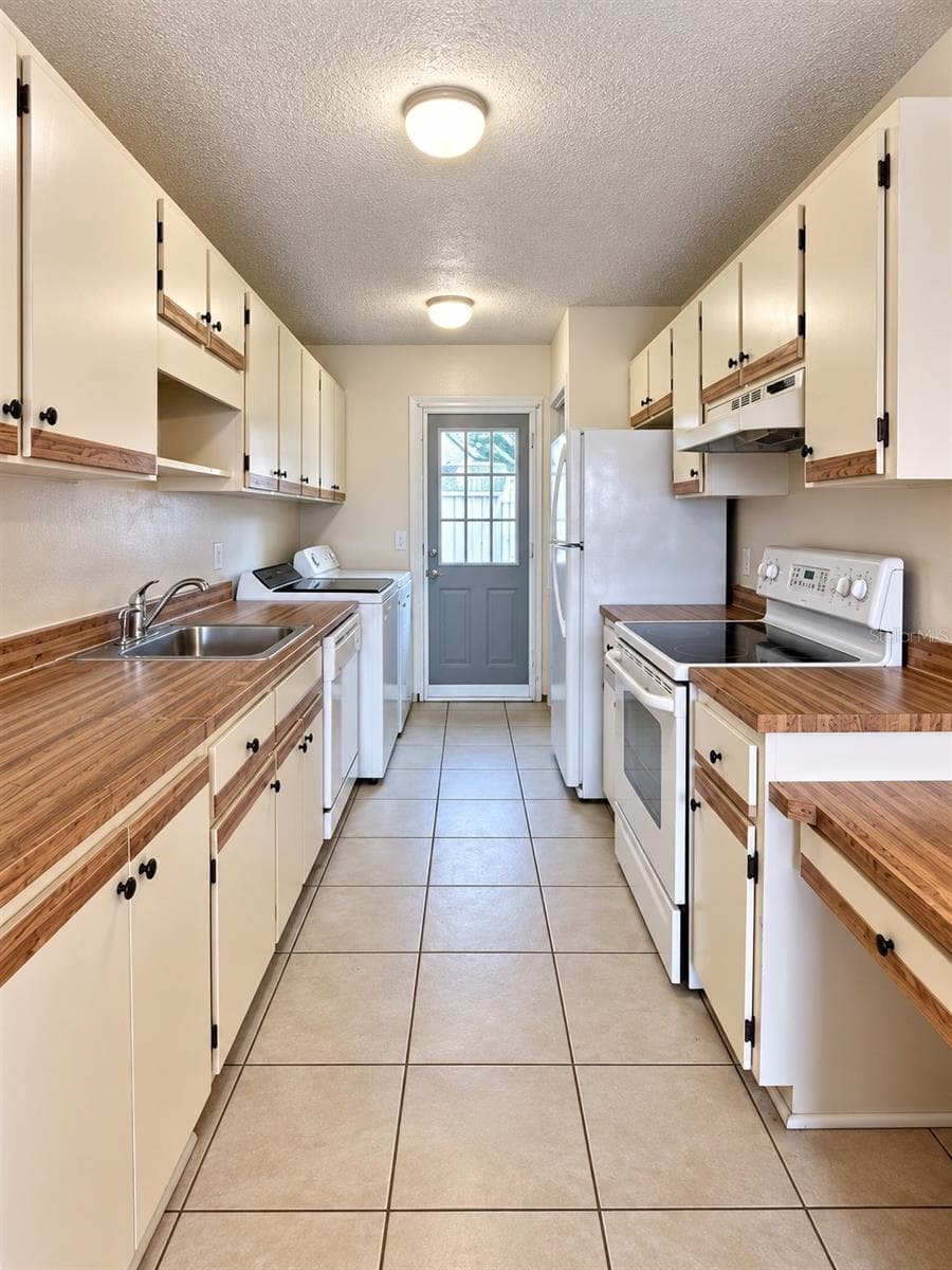 Condominium at 343 E ROSEWOOD LN #343, TAVARES, photo 7 of 19