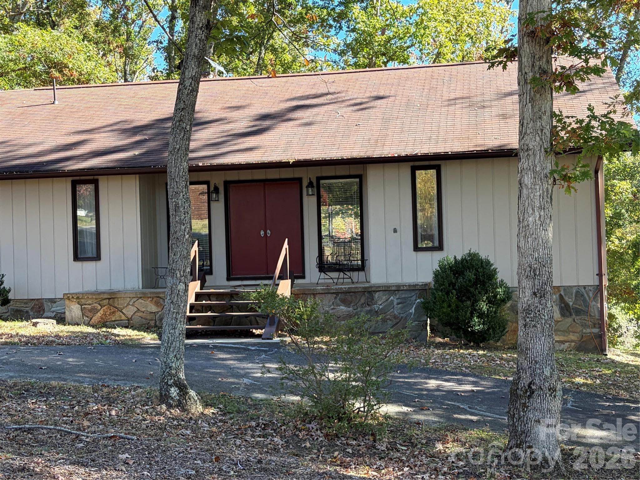Single Family Residence at 592 Carters Ridge Road, Spruce Pine, photo 3 of 22