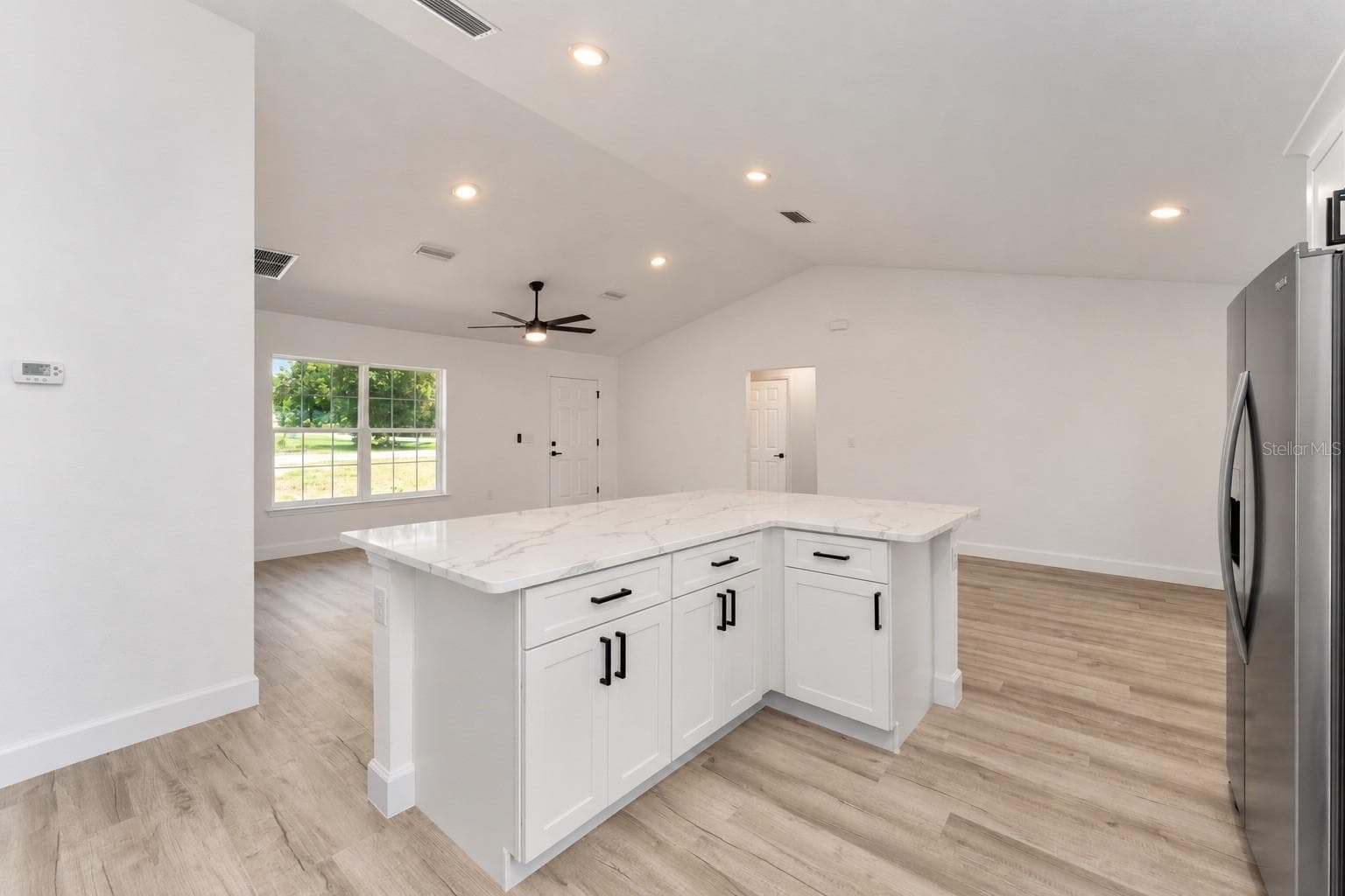 Virtually altered kitchen island without pendents. - 3 PECAN DRIVE TRCE, OCALA