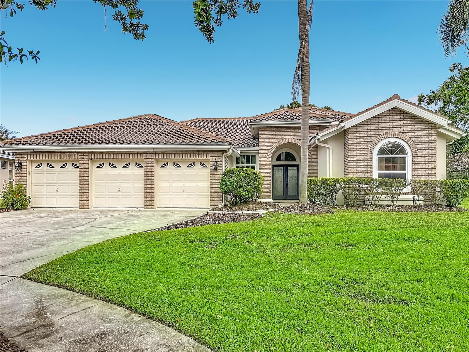 Single Family Residence at 8704 BROADGREEN CT, TAMPA, photo 3 of 91
