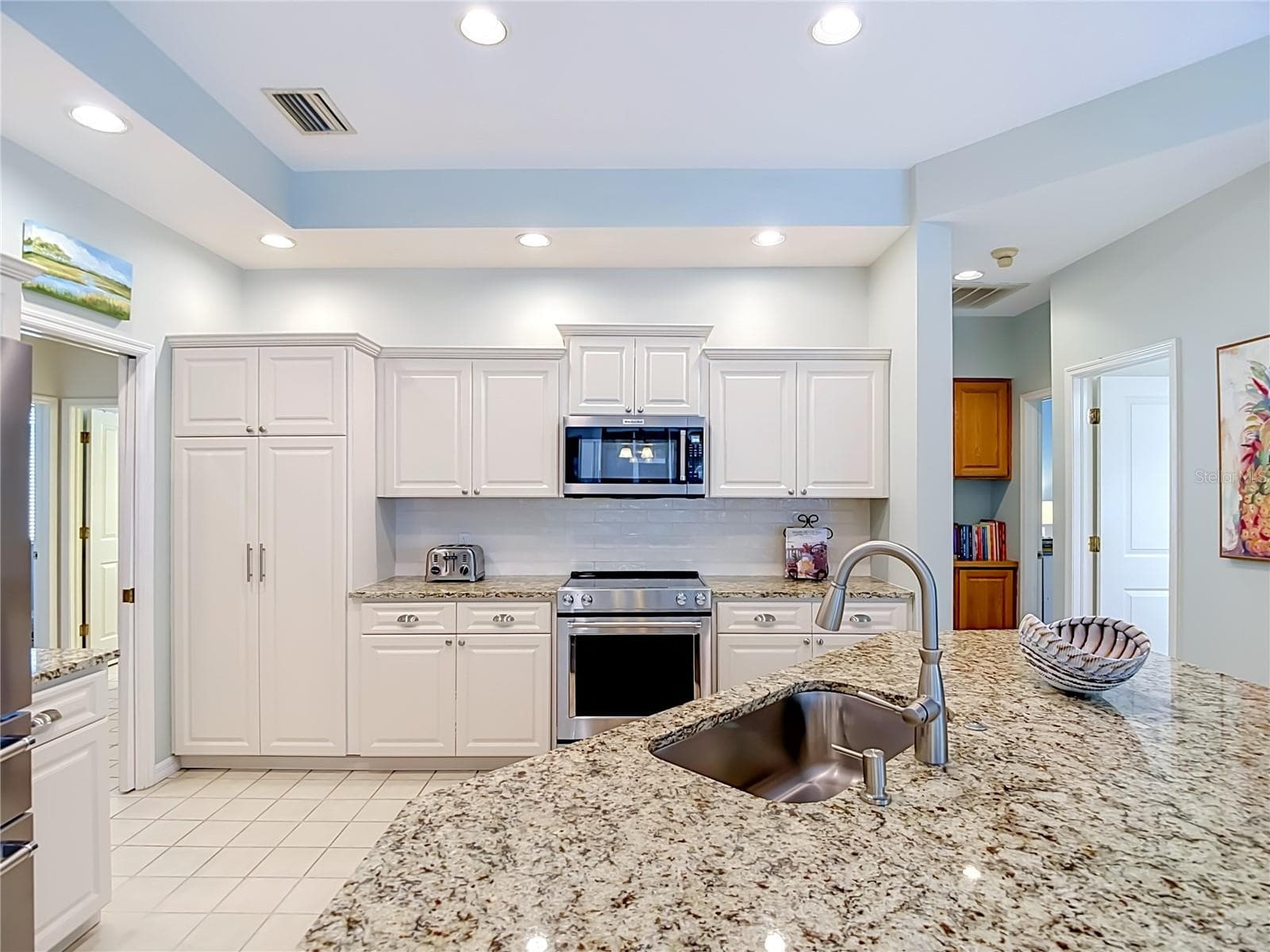Single Family Residence at 8704 BROADGREEN CT, TAMPA, photo 11 of 91