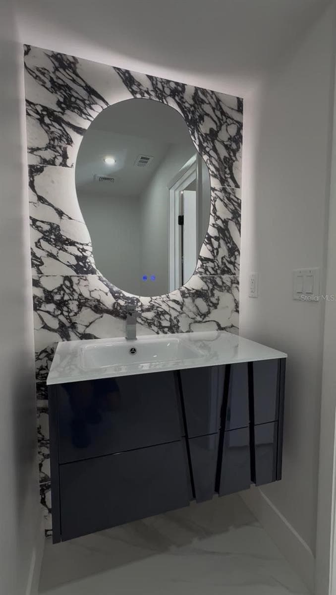 Half bathroom - 164 E DAVIS BLVD, TAMPA