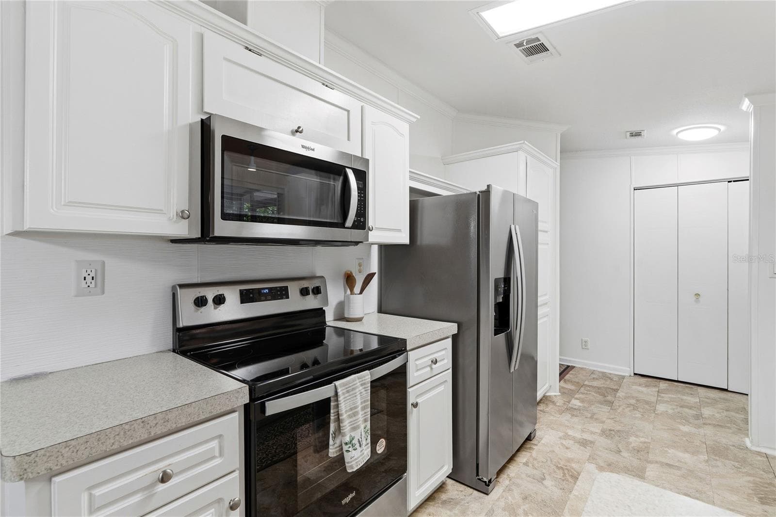 Manufactured Home at 6331 THEODAN ST, WEEKI WACHEE, photo 24 of 64