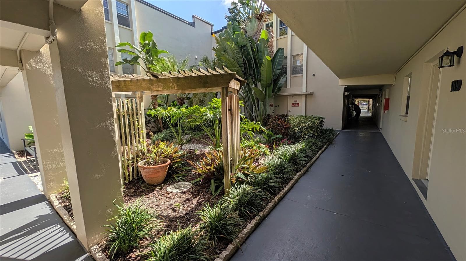 Lovely landscape - 9940 47TH AVE N #206, ST PETERSBURG
