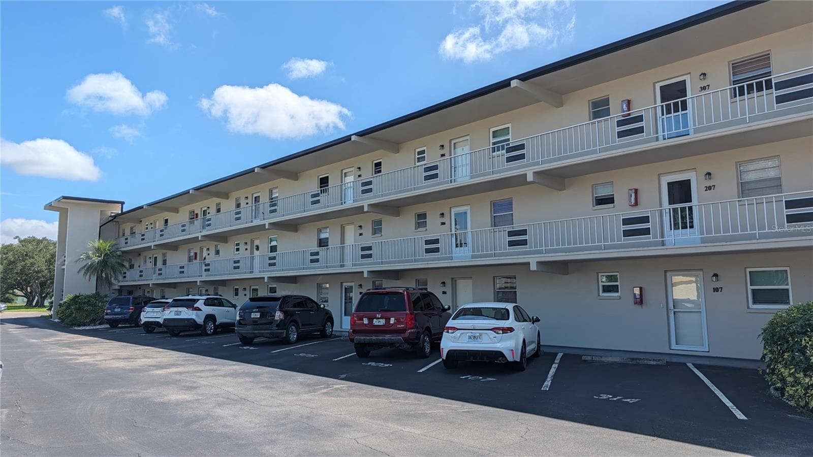 Condominium at 9940 47TH AVE N #206, ST PETERSBURG, photo 3 of 42