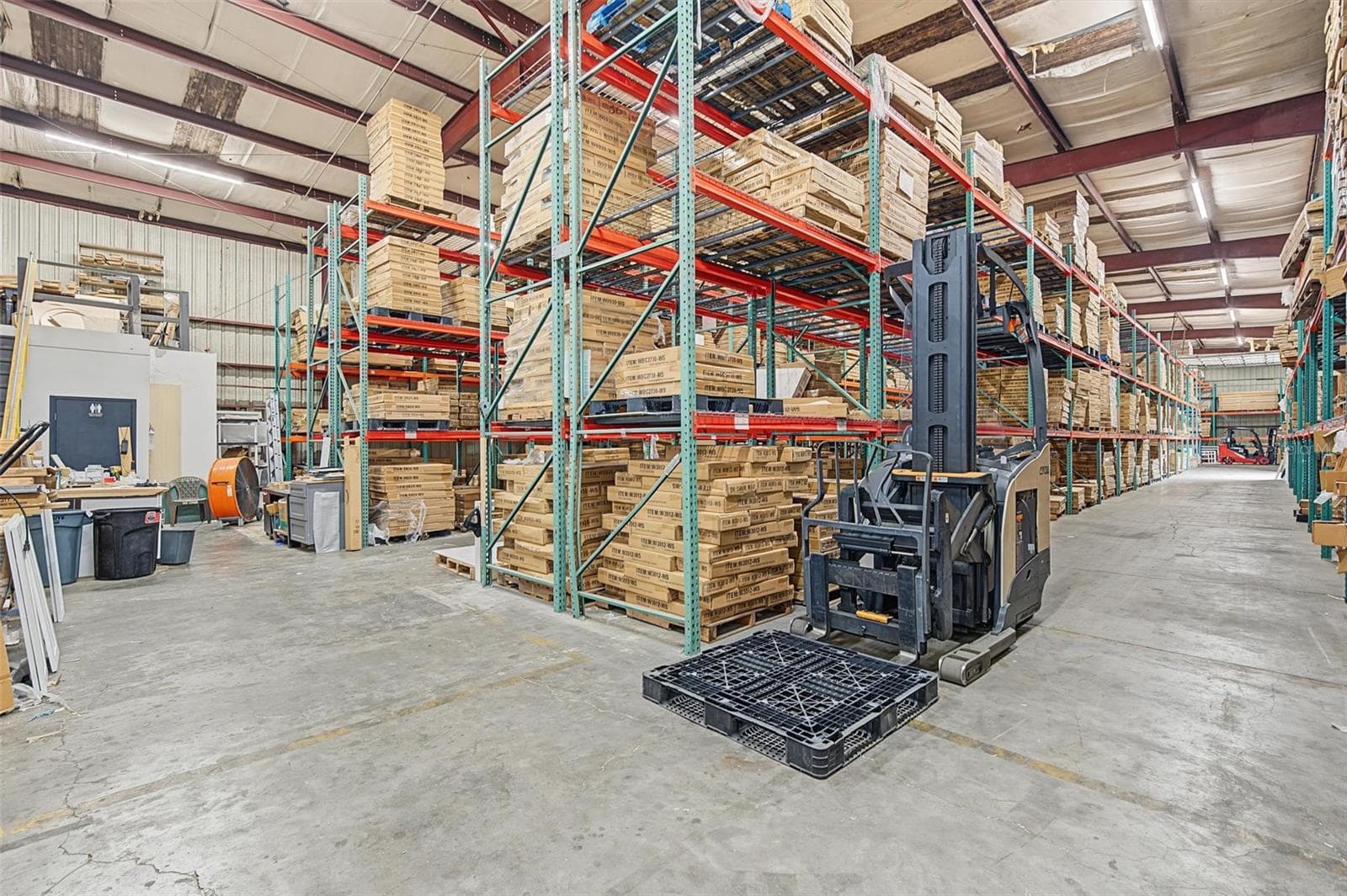 Warehouse at 13650 N 12TH ST, TAMPA, photo 9 of 44