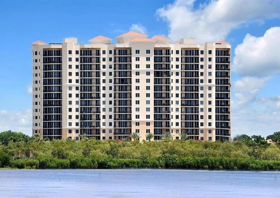 Back Of Building - 5823 BOWEN DANIEL DR #704, TAMPA