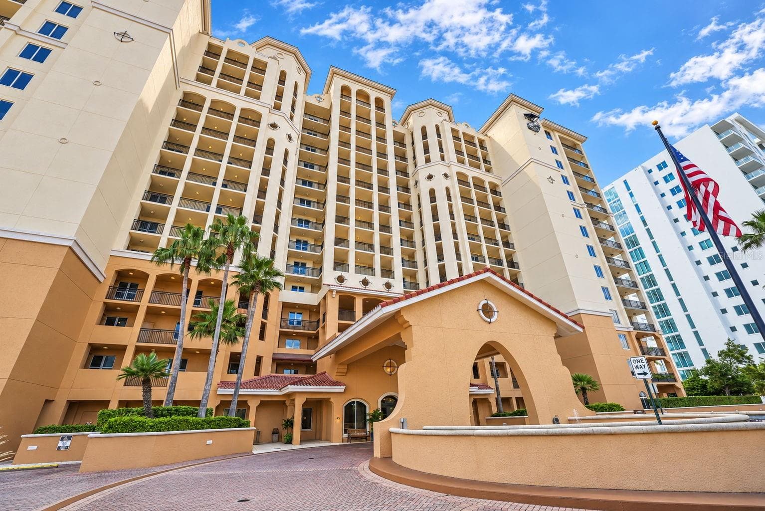 Front of Building - 5823 BOWEN DANIEL DR #704, TAMPA