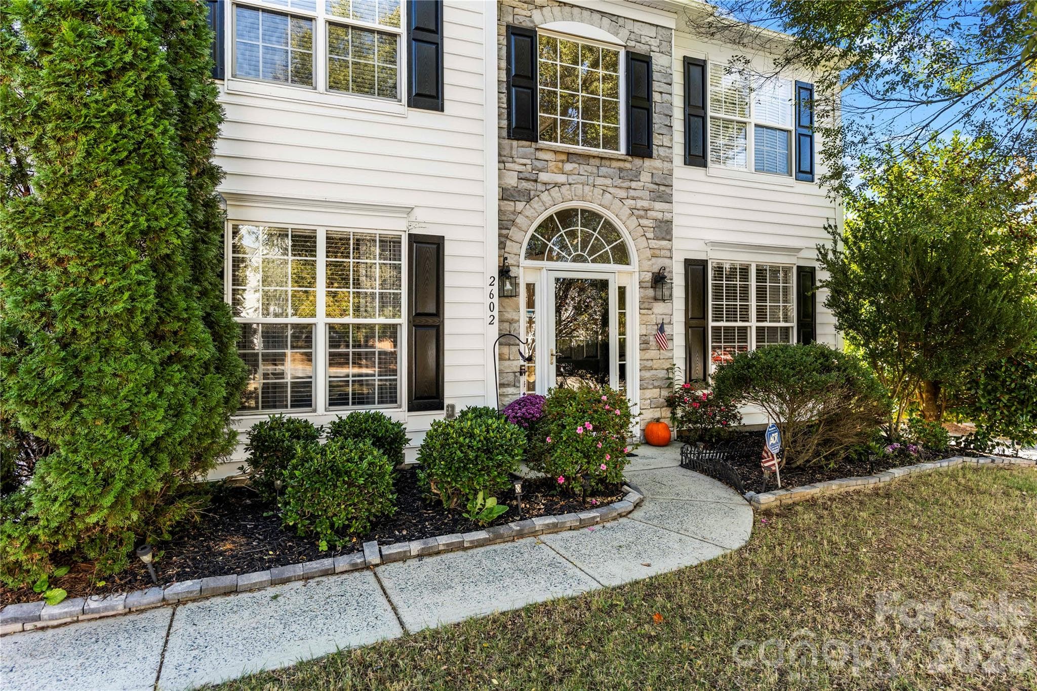 Single Family Residence at 2602 Mullis Lane, Matthews, photo 3 of 39