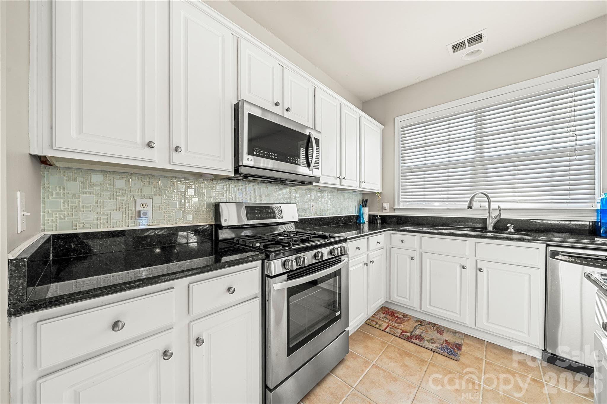 Single Family Residence at 2602 Mullis Lane, Matthews, photo 19 of 39