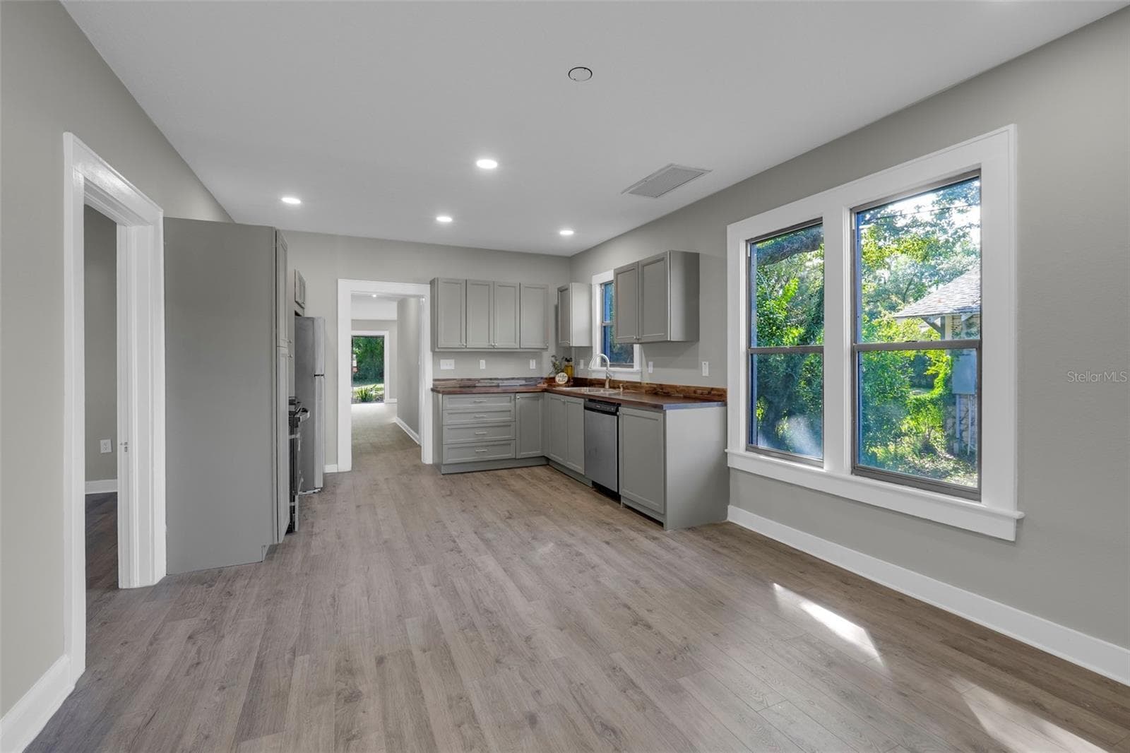 Single Family Residence at 19 E MORNINGVIEW DR, EUSTIS, photo 10 of 29