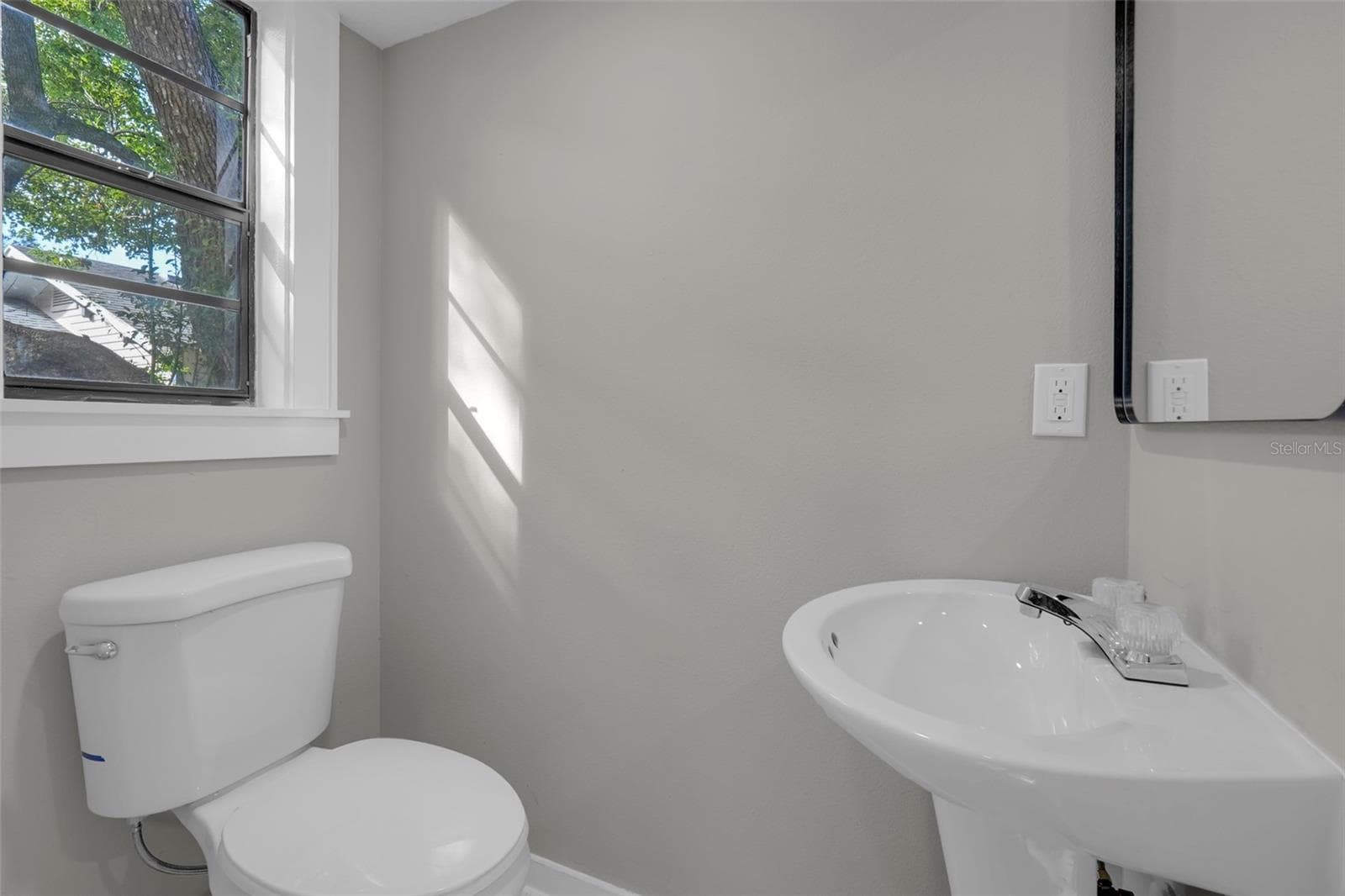 downstairs half bath - 19 E MORNINGVIEW DR, EUSTIS