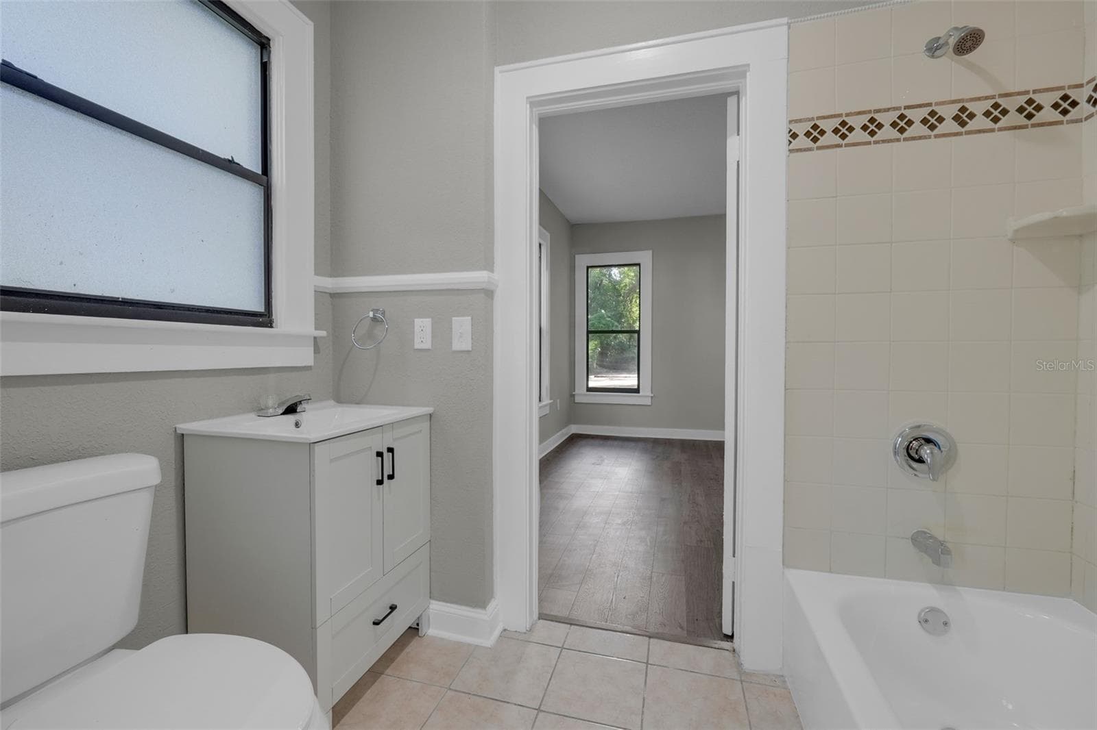 full downstair bathroom - 19 E MORNINGVIEW DR, EUSTIS