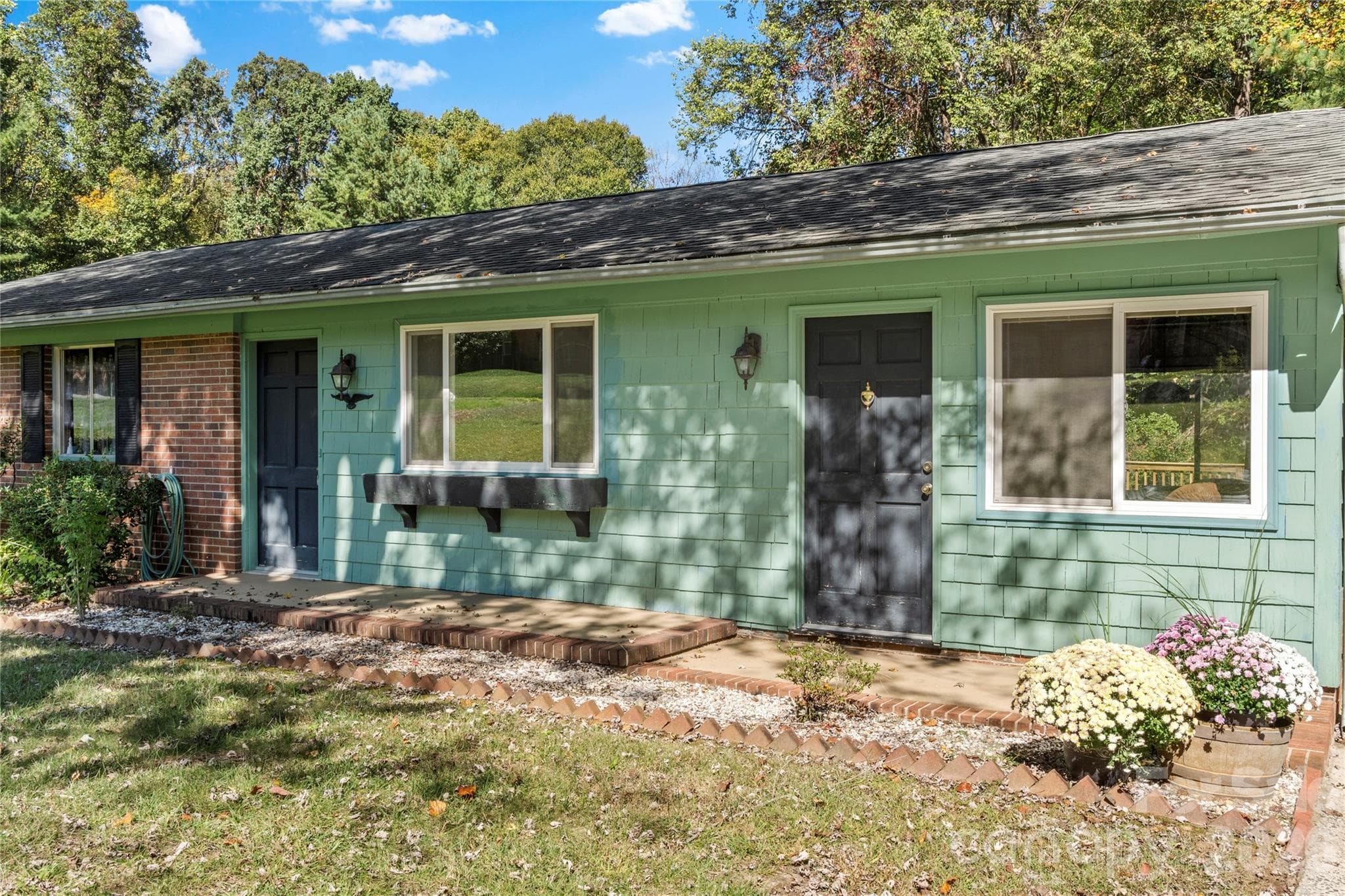 Single Family Residence at 3797 Sandalwood Lane, Winston Salem, photo 2 of 28