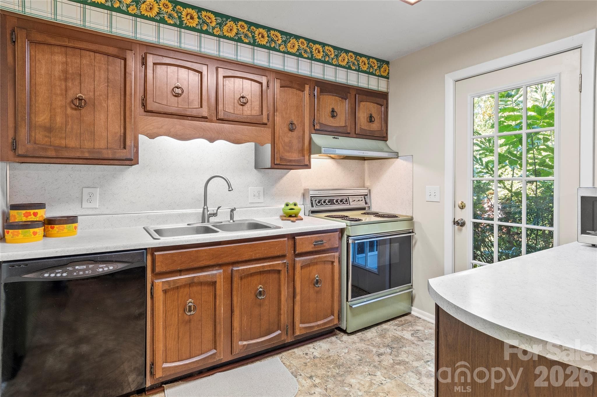 Single Family Residence at 3797 Sandalwood Lane, Winston Salem, photo 7 of 28