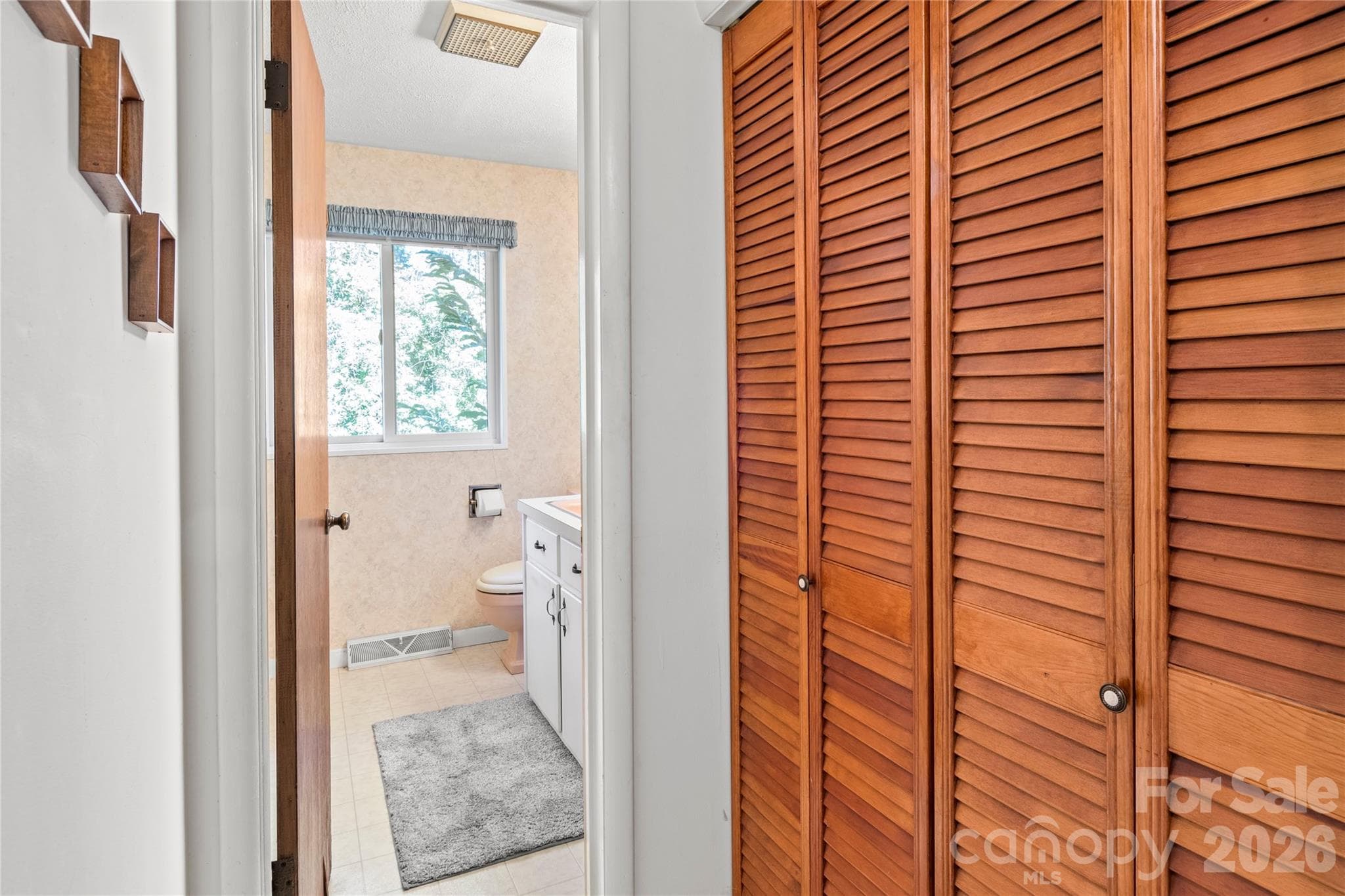 Single Family Residence at 3797 Sandalwood Lane, Winston Salem, photo 20 of 28