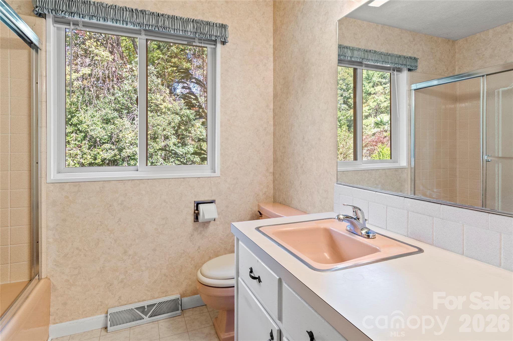 Single Family Residence at 3797 Sandalwood Lane, Winston Salem, photo 21 of 28