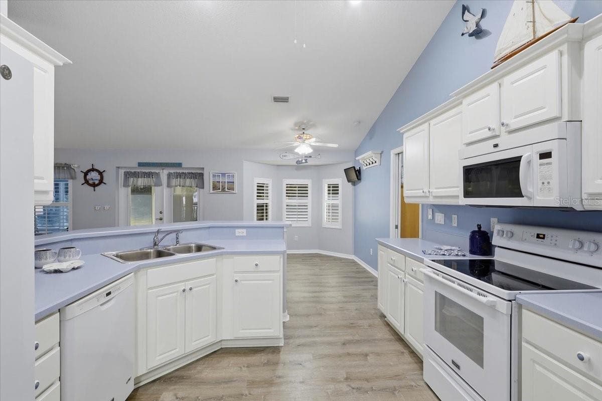 KITCHEN - 3 RYMM PL, PALM COAST