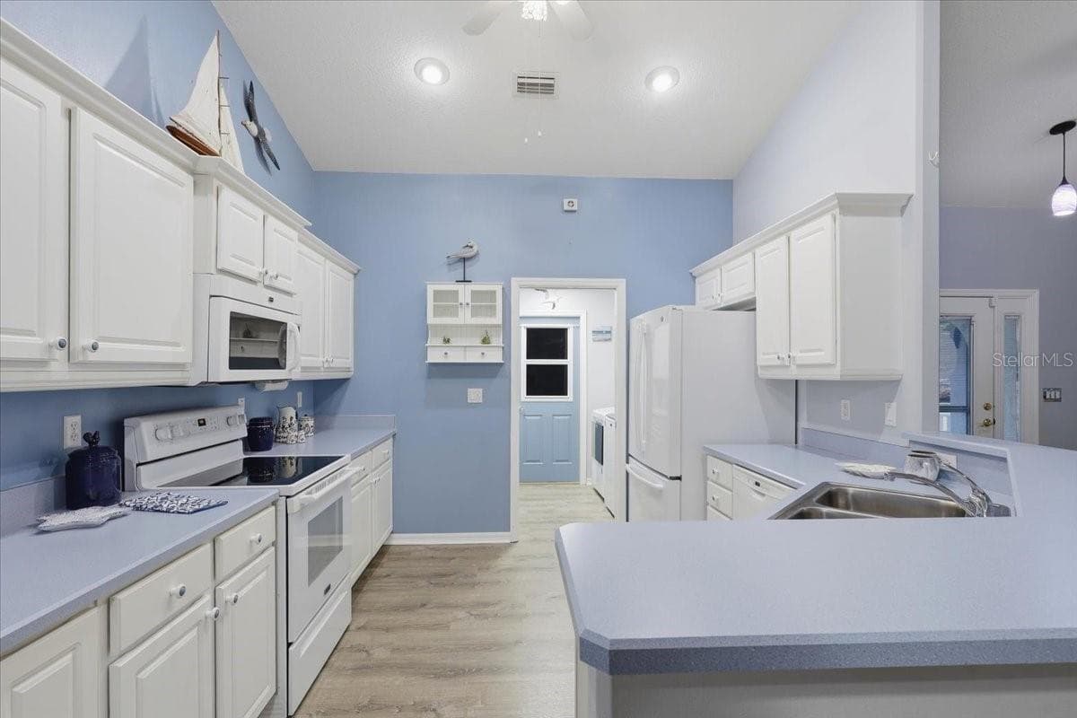 KITCHEN TO LAUNDRY ROOM - 3 RYMM PL, PALM COAST
