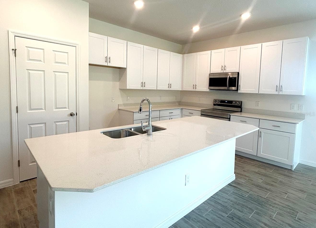 Single Family Residence at 2569 RAGHAV TRL, TAVARES, photo 2 of 4