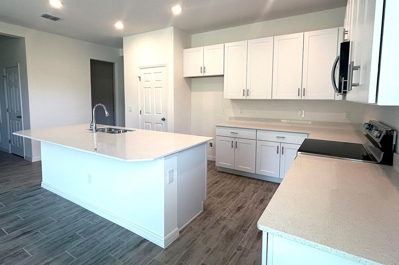 Single Family Residence at 2569 RAGHAV TRL, TAVARES, photo 3 of 4