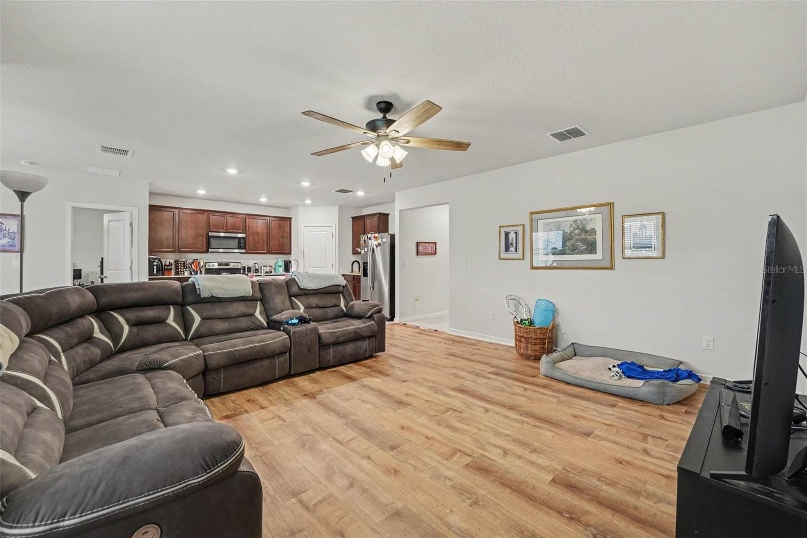 Single Family Residence at 3824 INDIAN RIVER CT, LAKELAND, photo 2 of 20