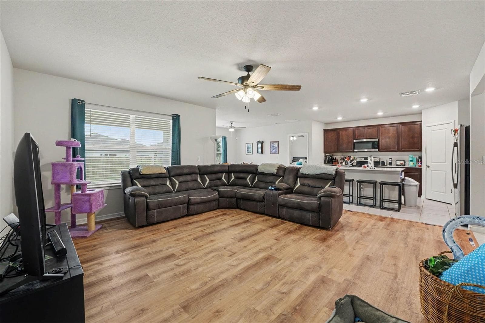 Single Family Residence at 3824 INDIAN RIVER CT, LAKELAND, photo 3 of 20