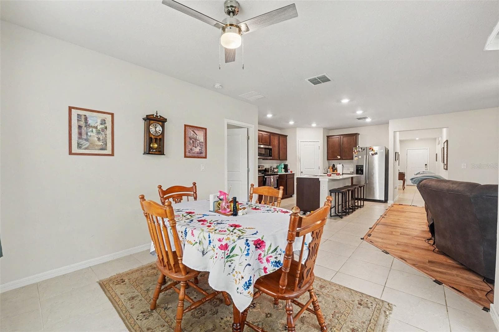 Single Family Residence at 3824 INDIAN RIVER CT, LAKELAND, photo 4 of 20