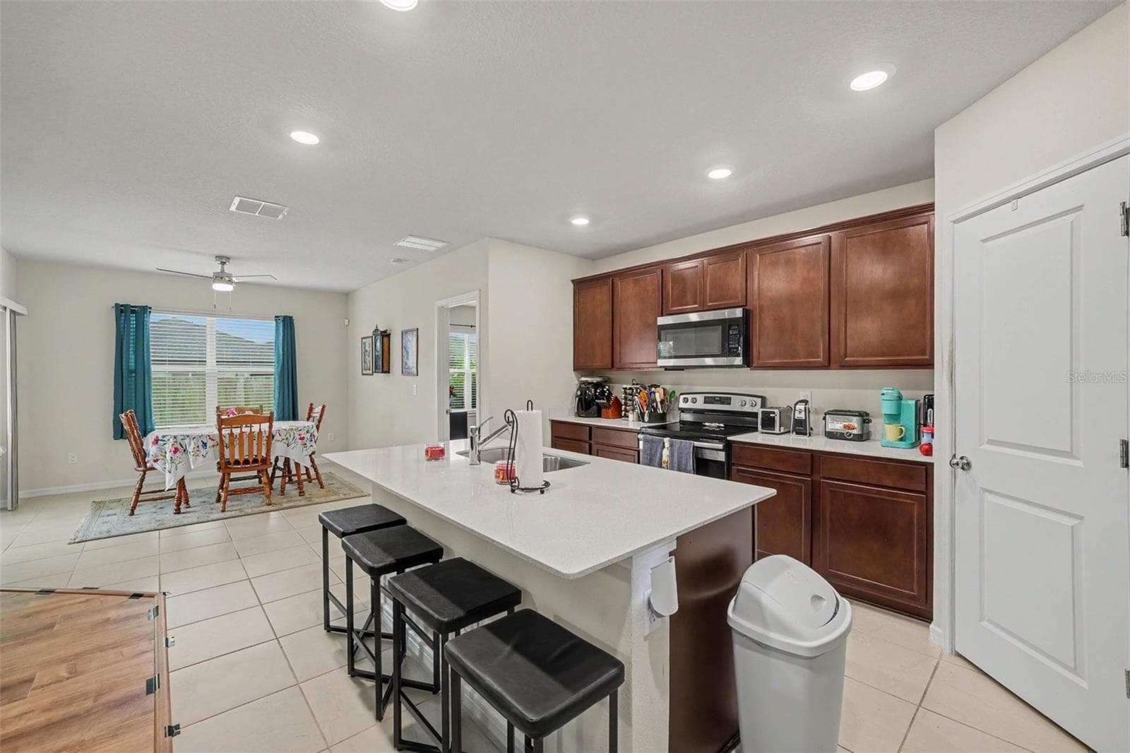 Single Family Residence at 3824 INDIAN RIVER CT, LAKELAND, photo 6 of 20